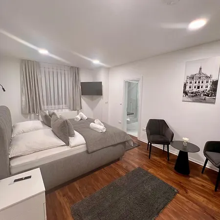 Am Schlossplatz Отель 4*